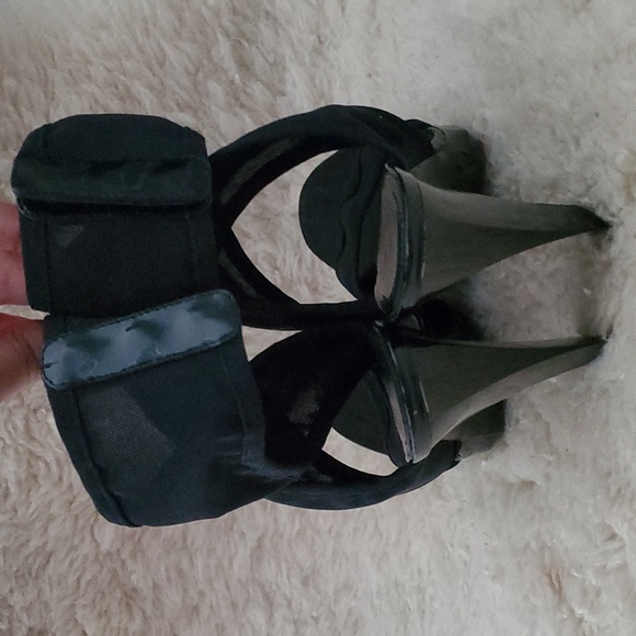 Burberry runway wrap heels - Picture 7 of 12